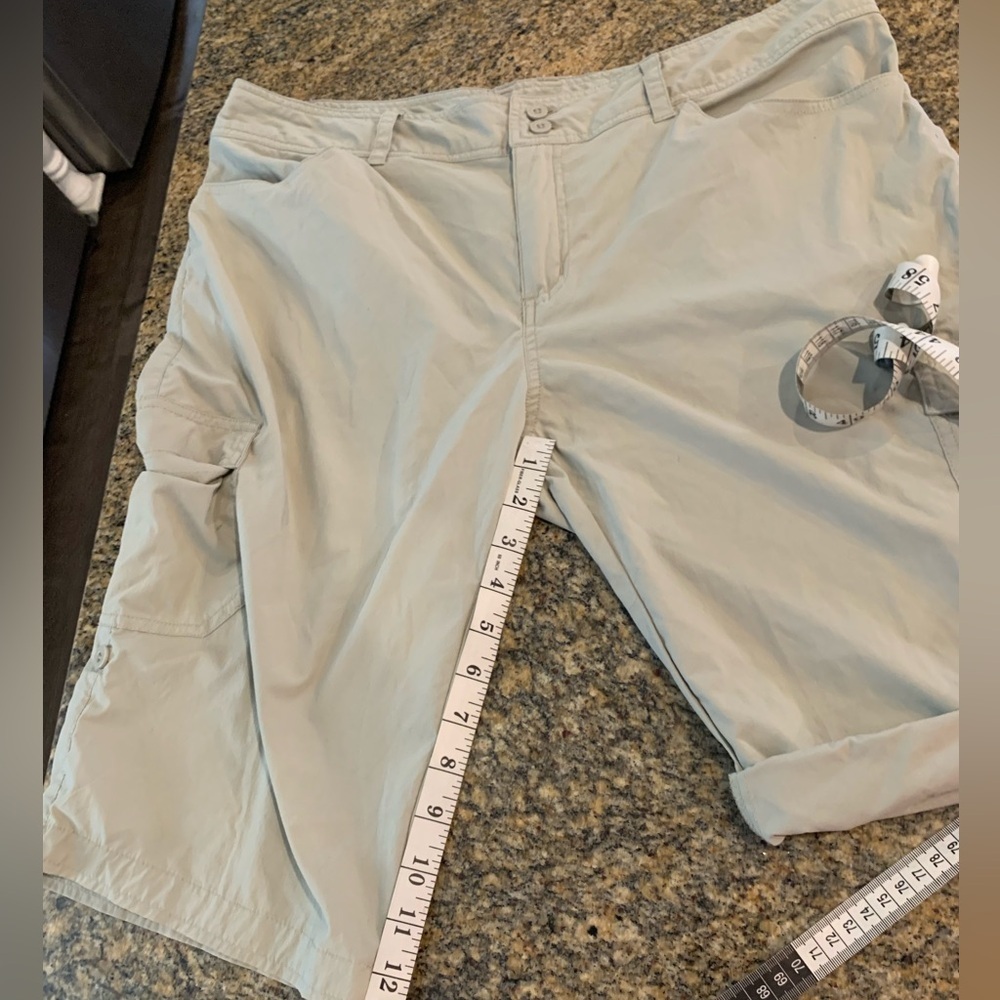 Patagonia Hiking capri pants Size 14 Light tan color roll up option - Picture 7 of 8